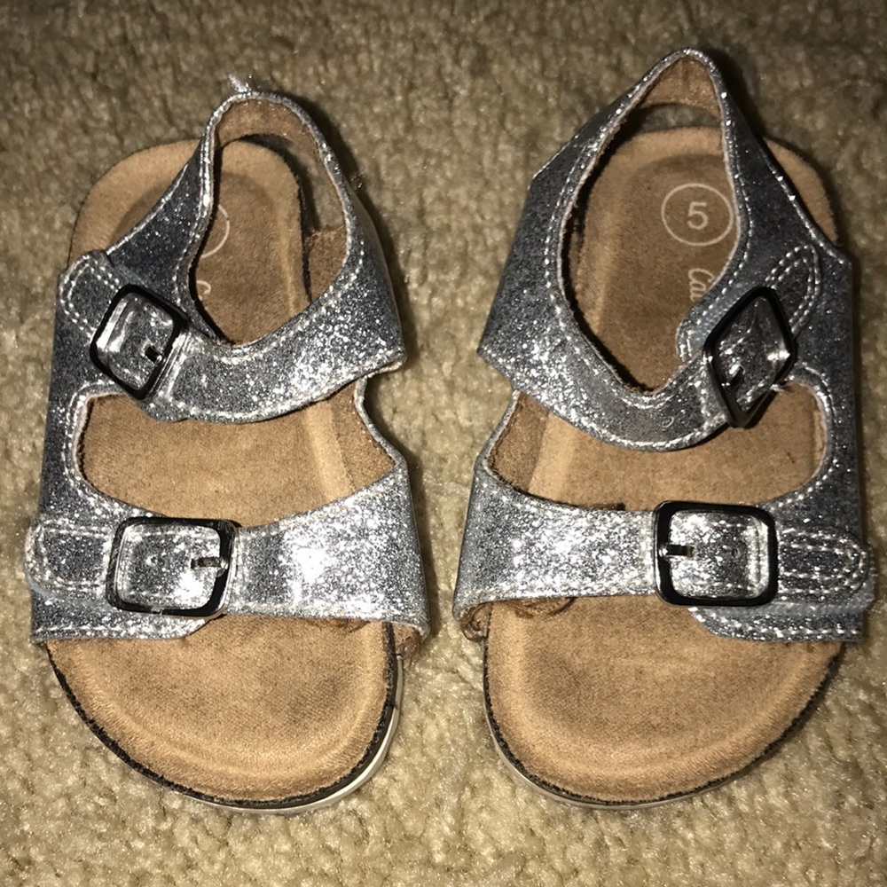Cat & Jack sparkly silver sandals size 5 Velcro closure 💗